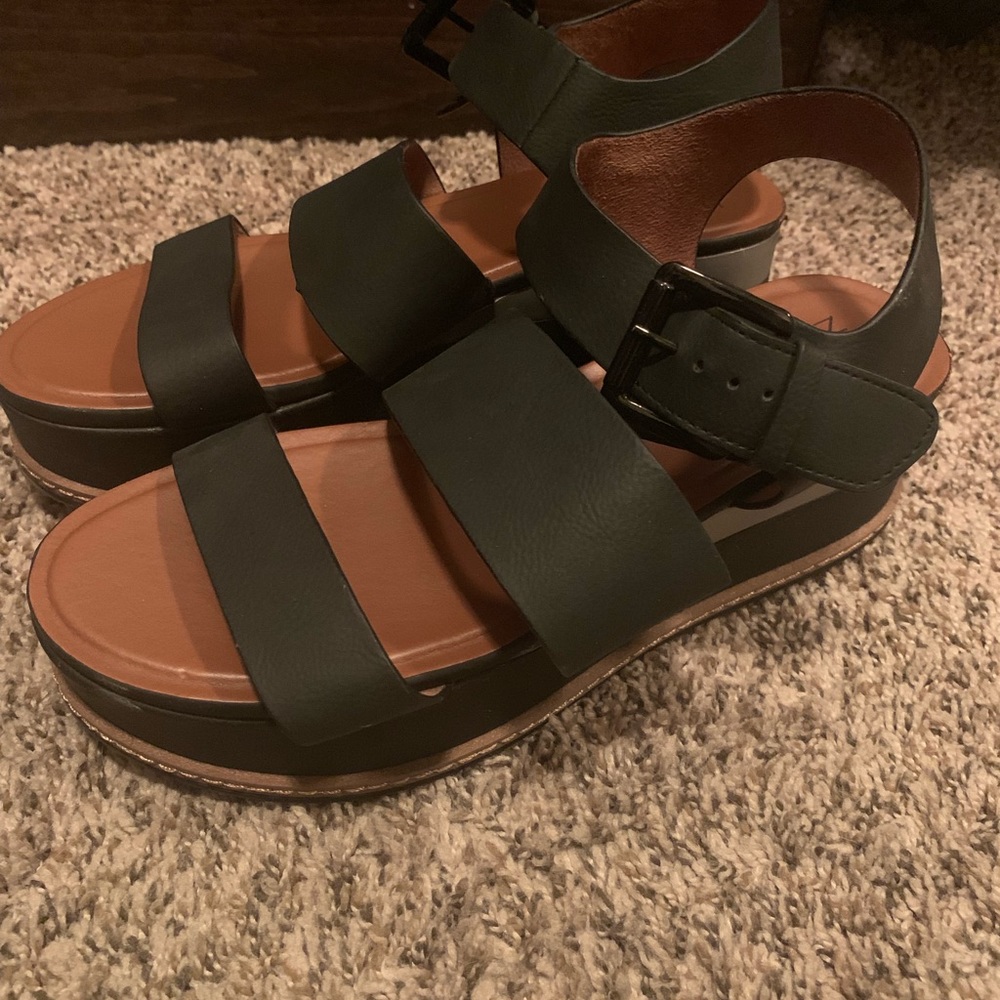Like new wedges Sz 8